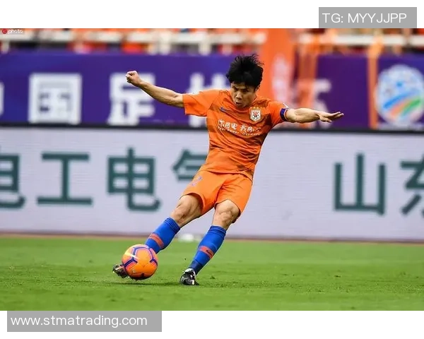 球星跨界挑战全新转场足球赛场 从绿茵场到竞技王国的华丽转身