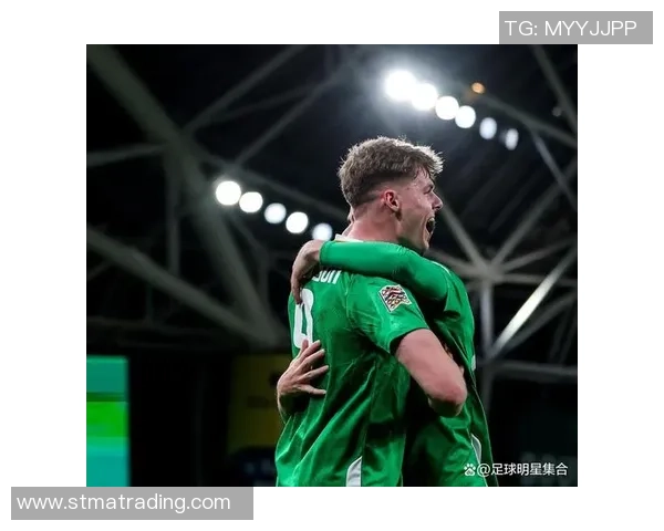 足球明星场上抓衣服瞬间引发热议 揭秘背后的情感与比赛心态 足球明星场上抓衣服瞬间引发热议 揭秘背后的情感与比赛心态