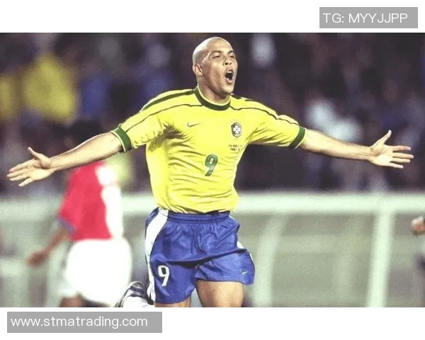 十六号球星的足球传奇之路:从初出茅庐到世界顶级明星 十六号球星的足球传奇之路:从初出茅庐到世界顶级明星