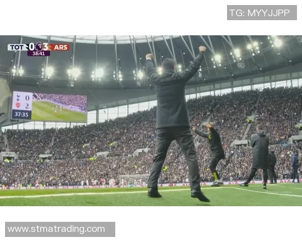 哈弗茨颜值巅峰展现完美魅力 球场与镜头下的双重魅力时刻